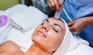 Why You Should Consider Taking a Hydro Facial Course