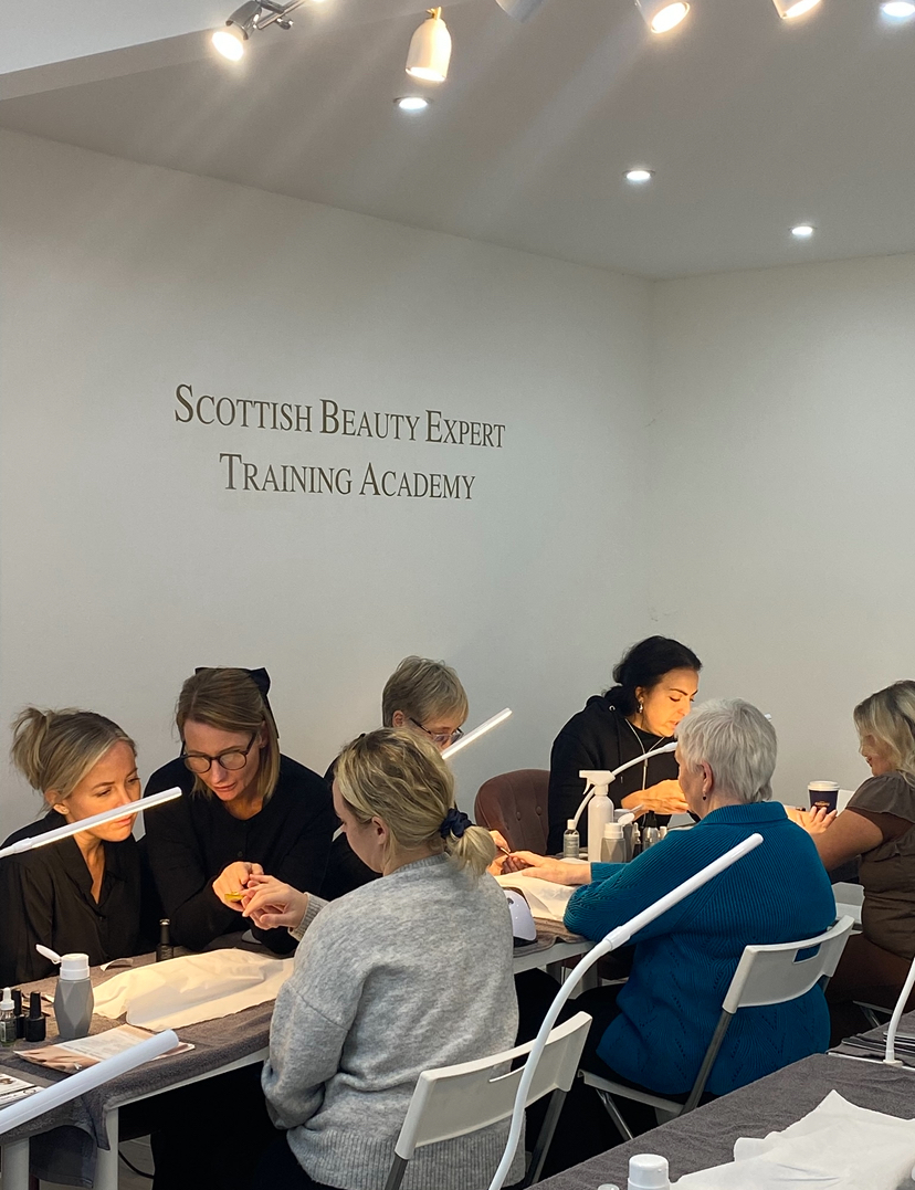 Gel Polish & Builder in a Bottle Course - Image 5