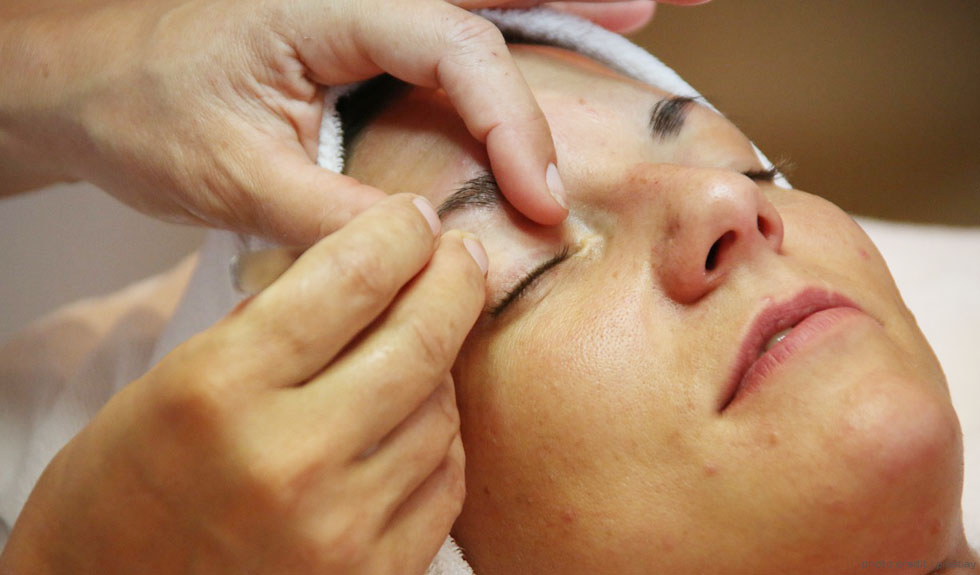 Scottish beauty expert microblading diploma