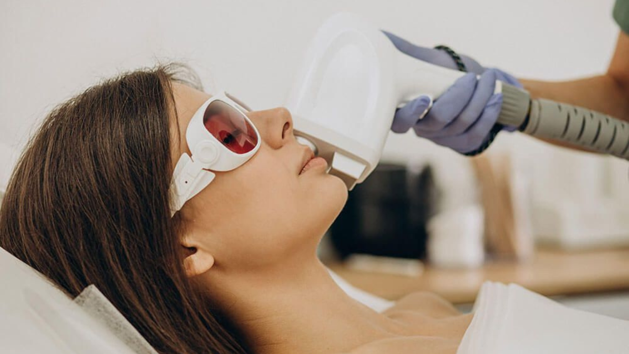 Professional laser course session showing hands-on laser hair removal training